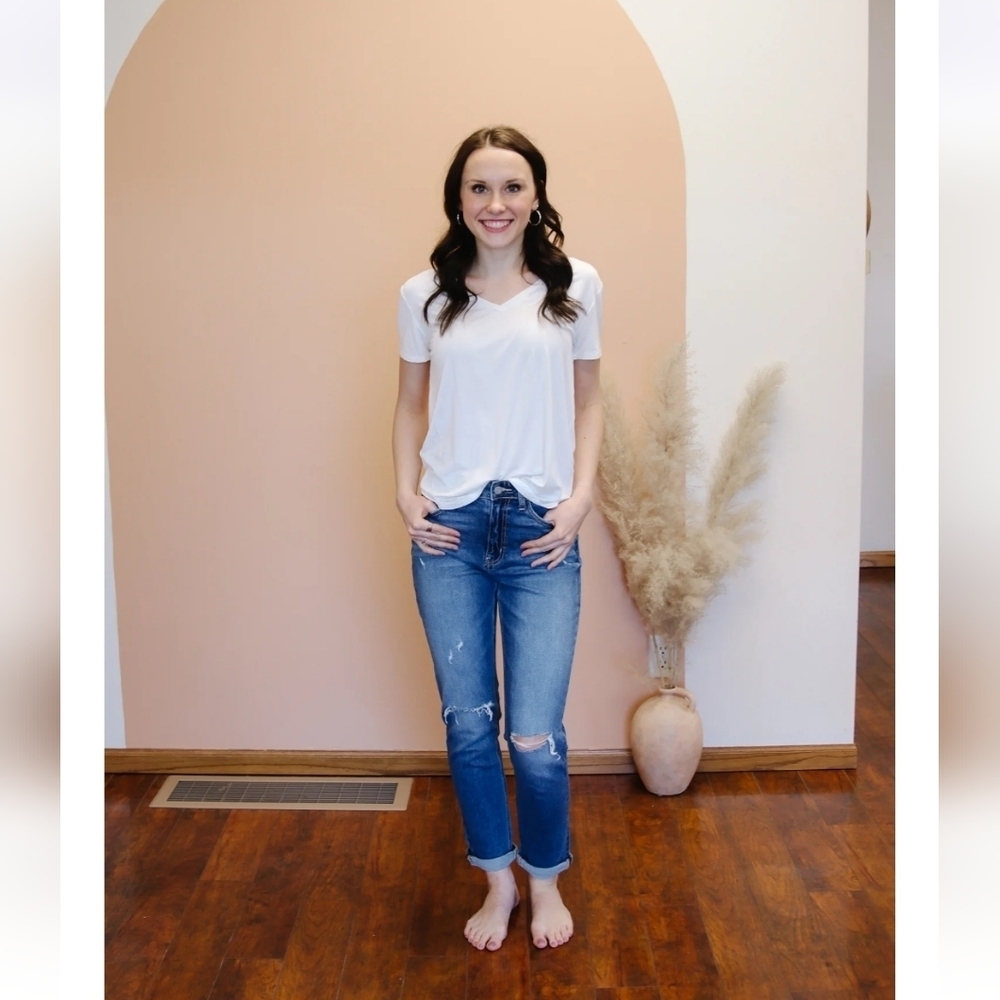 Vervet NWTs Blue Distressed Mom Jeans